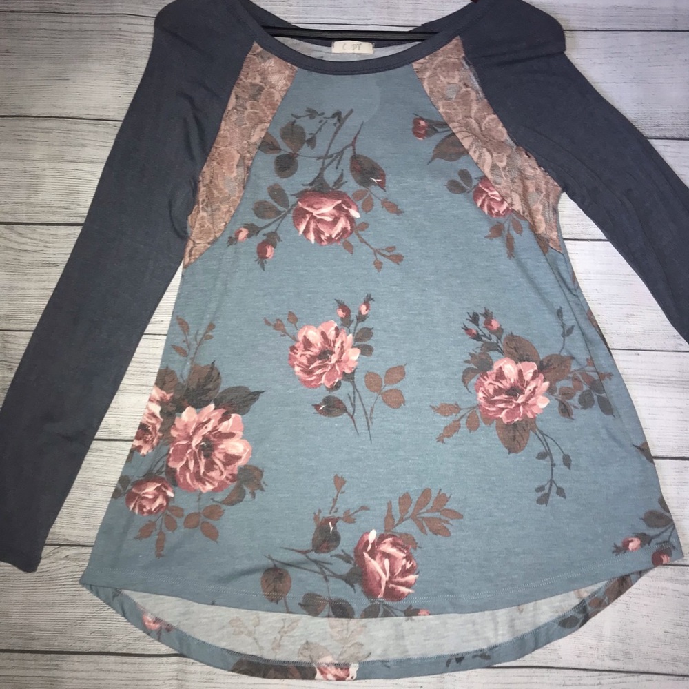 Floral Top - Picture 2 of 5